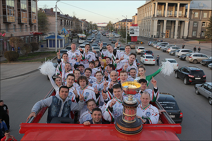 Награждение "Нефтяника" золотыми медалями